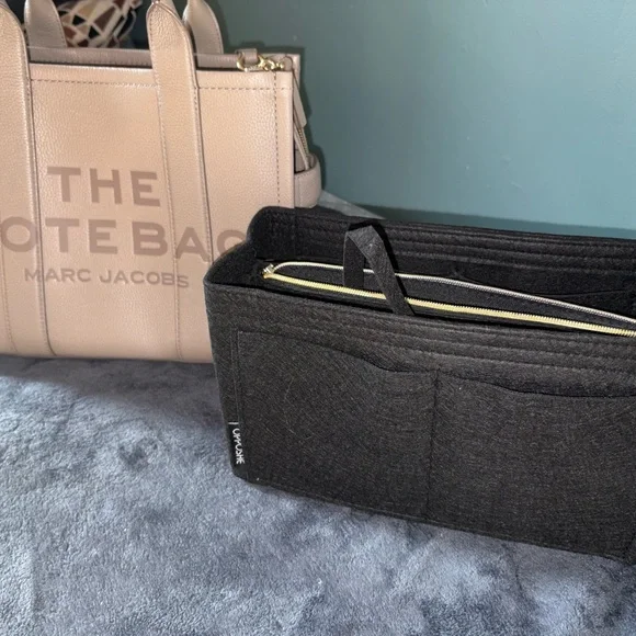 Marc Jacobs - THE LEATHER MEDIUM TOTE BAG Totes